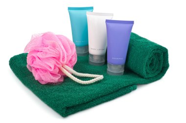 havlu üzerinde banyo ürünleri