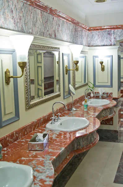 Luxusní veřejné toalety — Stock fotografie