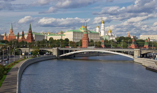 Vista panorámica al kremlin de Moscú — Stok fotoğraf