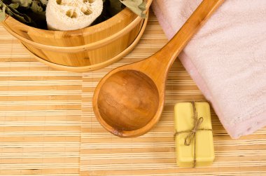 Sauna kovası, kaşık ve havlu