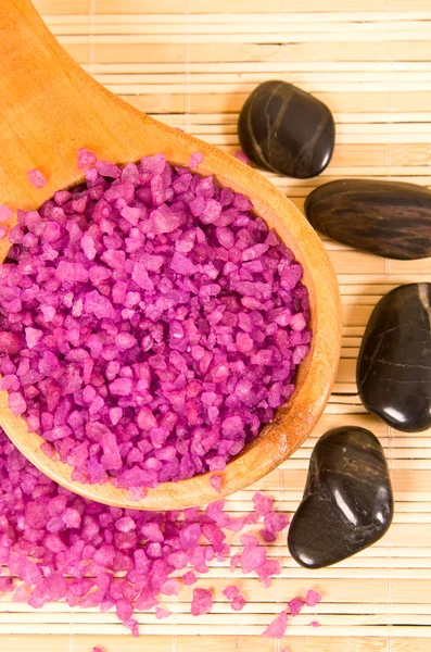 紫色沐浴盐 — 图库照片