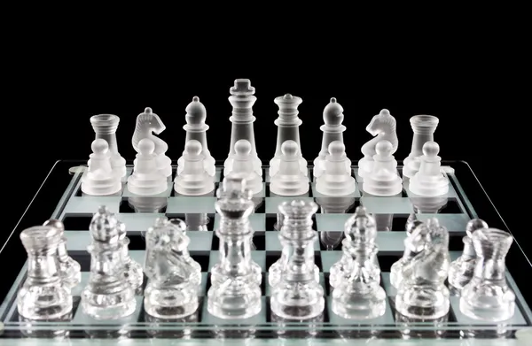 Pièces d'échecs sur échiquier — Photo