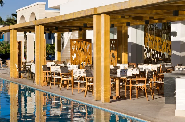 Restaurang nära pool — Stockfoto