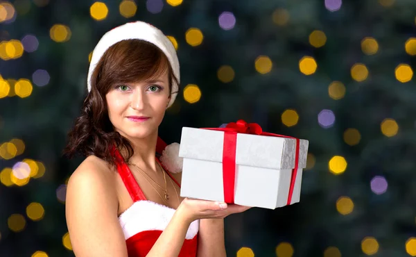 Kerstmis meisje met geschenk — Stockfoto