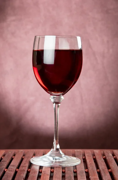 Vino rosso in bicchiere — Foto Stock