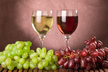 kırmızı ve beyaz şarap.