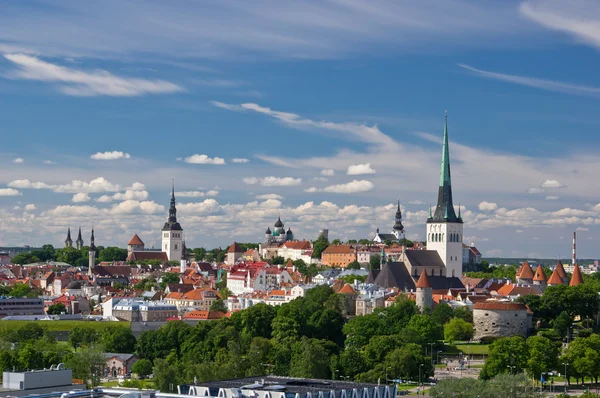 Luchtfoto van oude stad van tallinn — Stockfoto