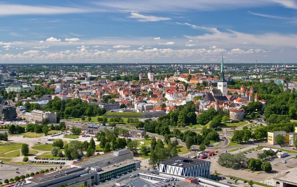 Vista a volo d'uccello della città vecchia di Tallinn — Foto Stock