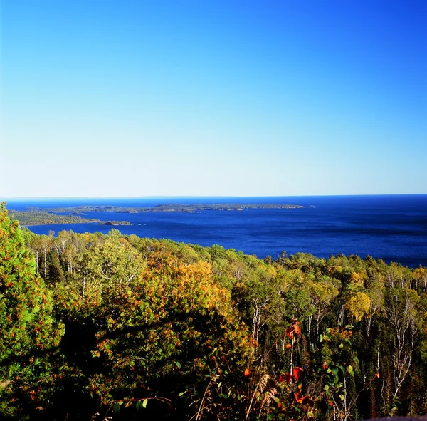 Vista para as Ilhas Susie e para o Lago Superior - do Mt. Josefina. — Fotografia de Stock