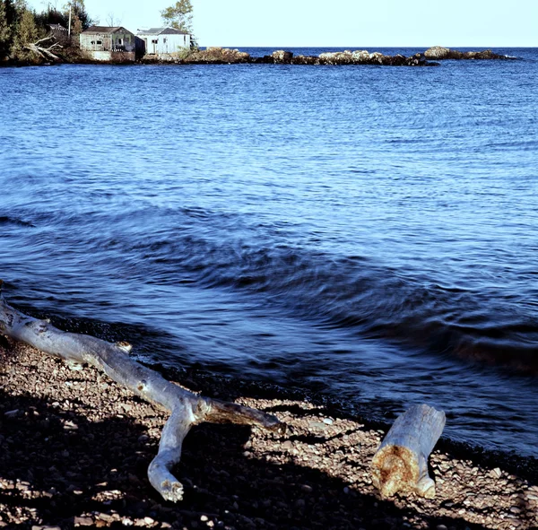 Aussicht auf eine Bucht am See — Stockfoto