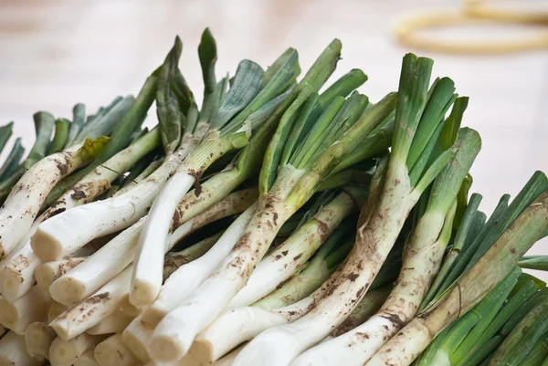 Calçots, onion typical in Catalonia — Stok fotoğraf