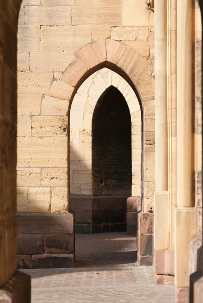 Drzwi średniowiecznej — Zdjęcie stockowe