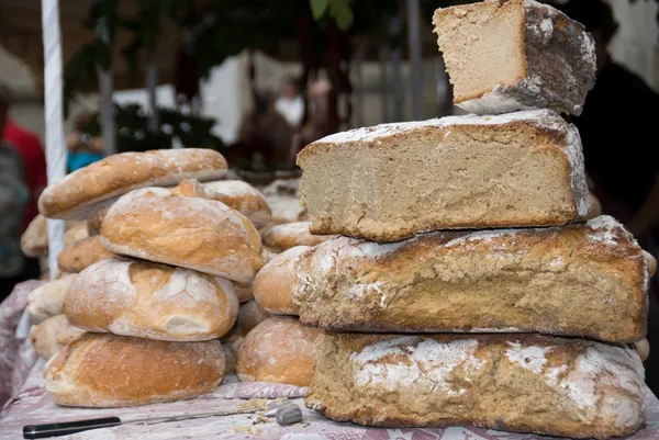 Bröd på en marknad — Stockfoto
