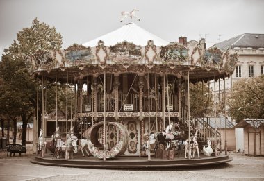 antika carousel