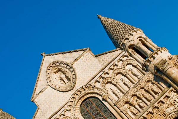 Romansk kirke - Stock-foto