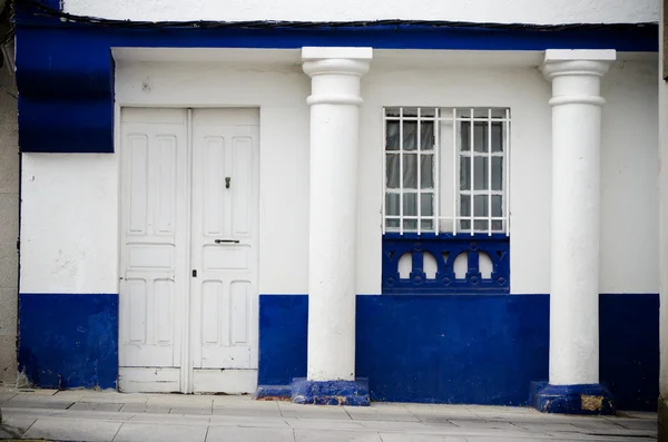 Синий дом — стоковое фото
