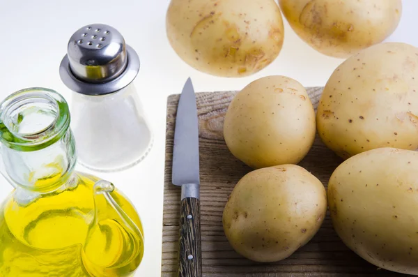 Pommes de terre, huile et sel — Photo