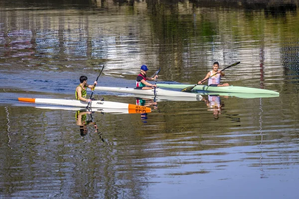 Pontevedra Spanien Februar 2021 Jugendliche Die Einem Kanuclub Angehören Treiben — Stockfoto