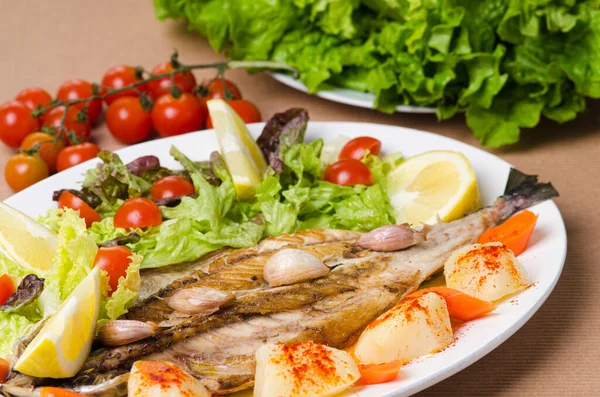 Table Platter Containing Grilled Sea Bass Boiled Potatoes Garnished Tomatoes — Stock Photo, Image