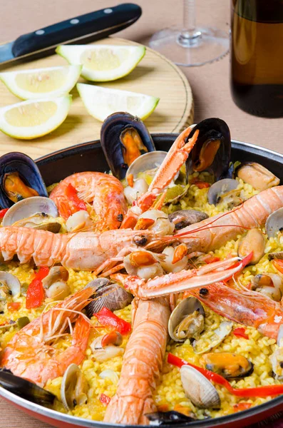 Detail Seafood Paella Crayfish Mussels Clams Cockles Wood Cut Lemons — Stock Photo, Image