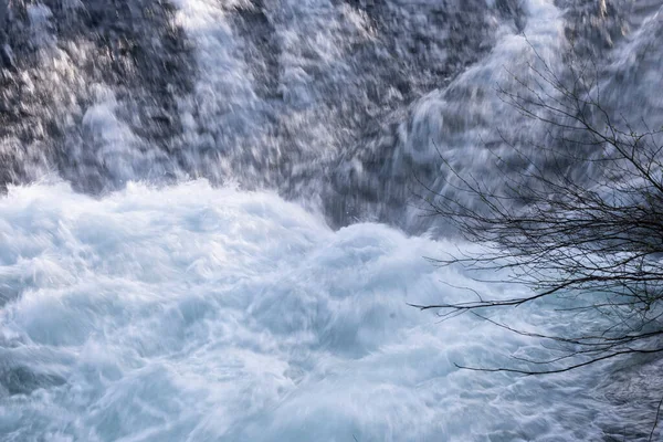 ポンテベドラ市 スペイン に流れるレレス川の貯水池の小さな滝 — ストック写真
