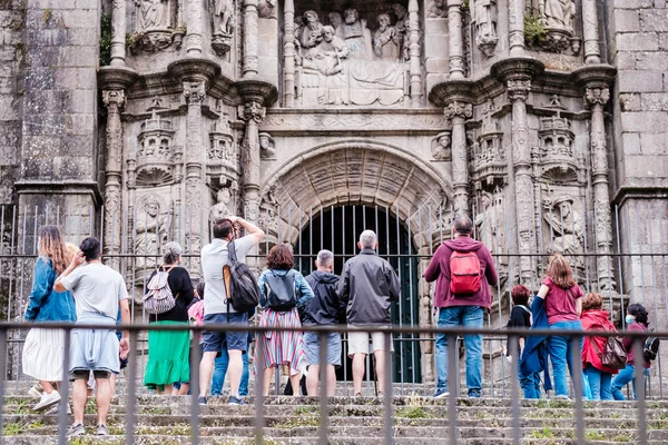Pontevedra Spain July 2021 Group Tourists Observes Plateresque Facade Basilica — Stock Photo, Image