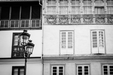 Celanova köyünde geleneksel Galiçya mimarisine cephe (İspanya))