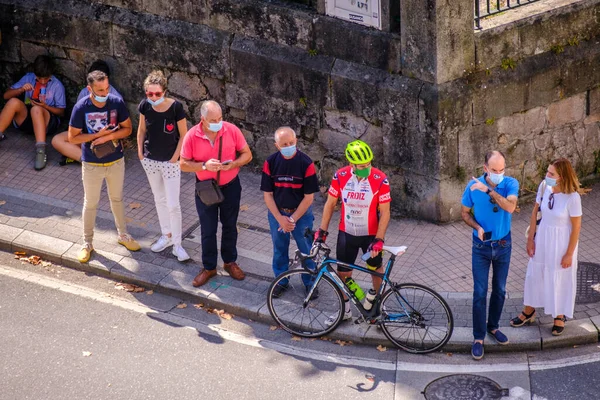 Pontevedra Spain September 2021 Spectators Patiently Await Passage Cycling Tour — Stockfoto