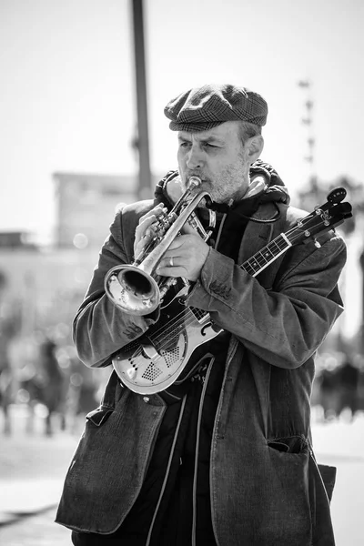 Barcelona Spain February 2022 Group Street Musicians Play Street Urban — ストック写真