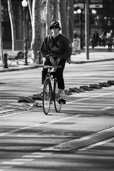 Barcelona Spain February 2022 Young Woman Rides Bicycle — Fotografia de Stock