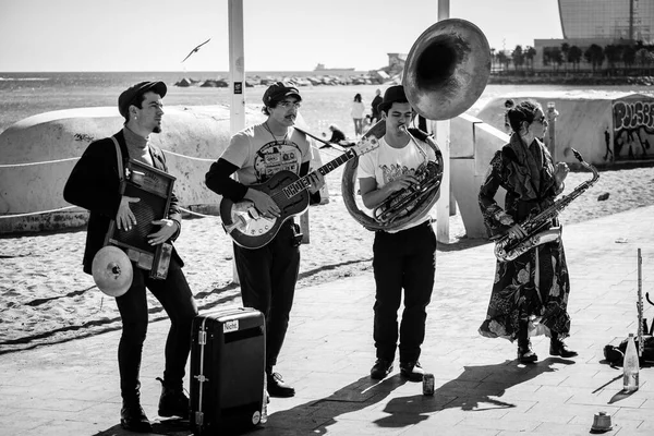 Barcelona Spain February 2022 Group Street Musicians Play Street Urban — Foto de Stock