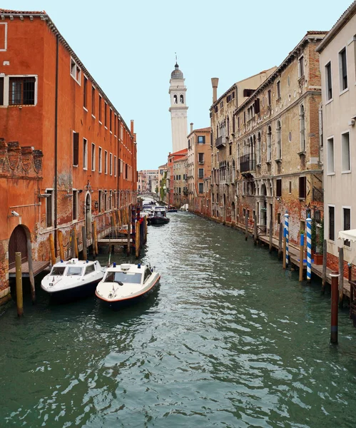 Canal en Venecia Italia — Foto de Stock