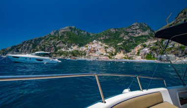 İtalya, Amalfi sahilinde yatlar
