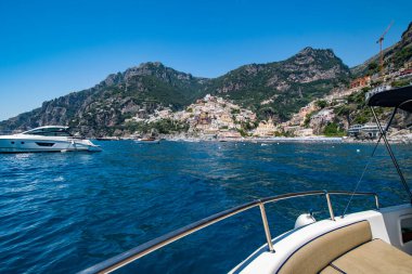 İtalya, Amalfi sahilinde yatlar