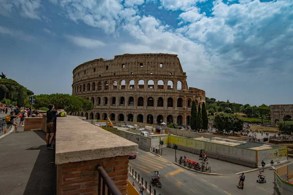 Roma Giugno 2022 Veduta Esterna Del Colosseo Dei Luoghi Circostanti — Foto Stock