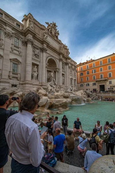 Rome Italie Juin 2022 Touristes Prenant Des Photos Fontaine Trevi — Photo