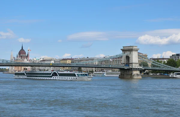 Chain bridge in Budapest — Stock Photo, Image