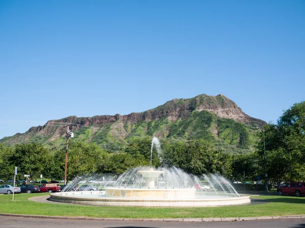 Diamond head berg och fontän, hawaii — Stockfoto