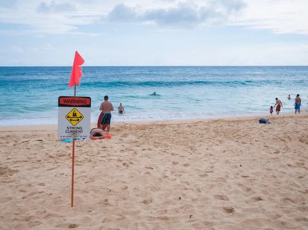 Oahu, Hawaii - figyelmeztetés nincs jel úszás, homokos strand — Stock Fotó