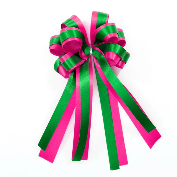 Arc cadeau en satin rose et vert. ruban isolé sur blanc — Photo