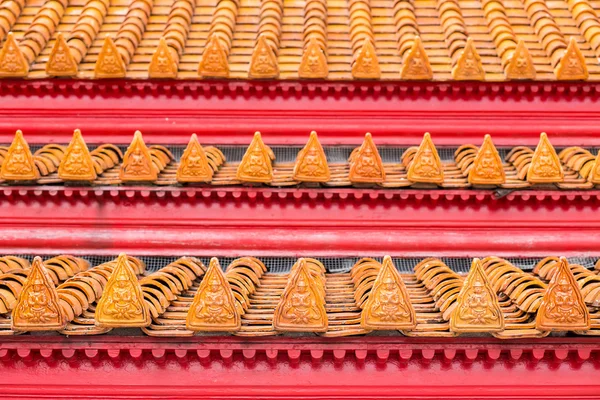 Estatua decorativa azulejos de la raíz, Templo en Tailandia —  Fotos de Stock