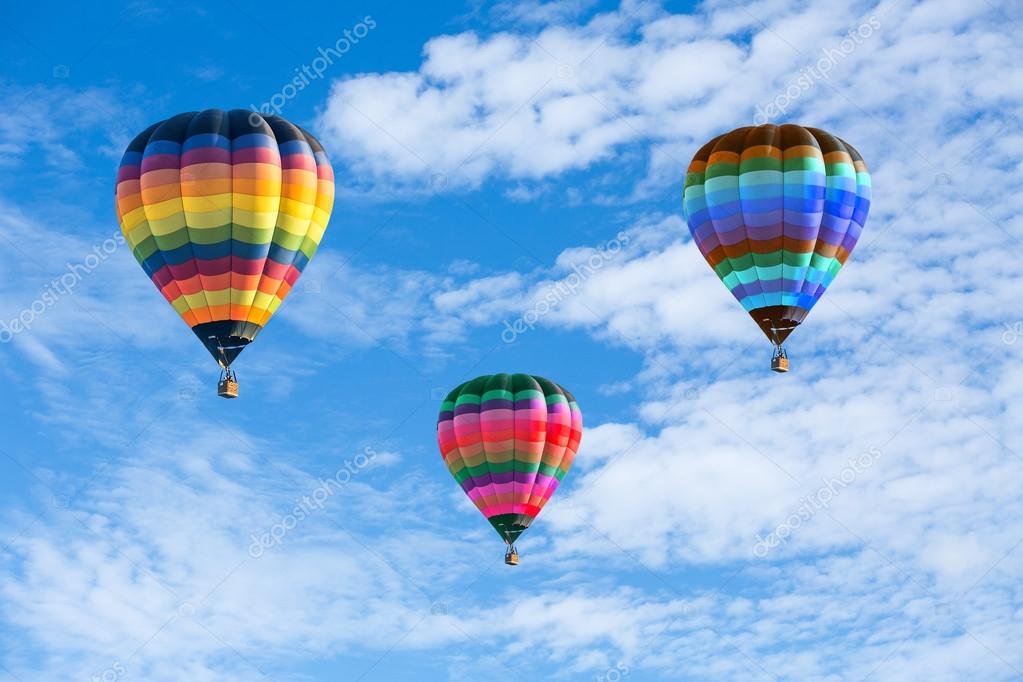 Bunte Heißluftballons am blauen Himmel - Stockfotografie: lizenzfreie