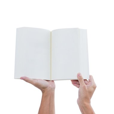 Beyaz arka plan üzerinde izole açık kitap tutan adam el