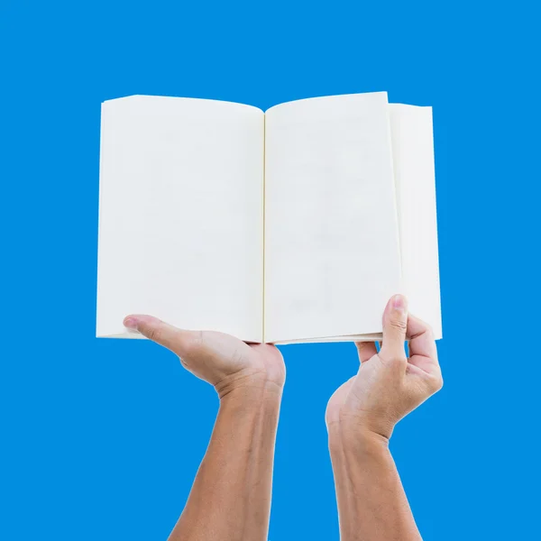 Homme main tenant livre ouvert sur écran bleu — Photo