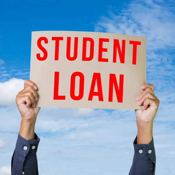 Man hand holding paper with student loan word — Stock Photo, Image