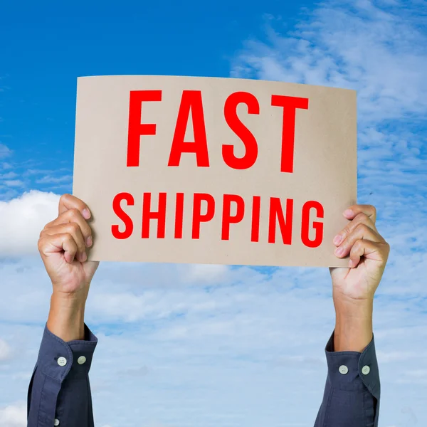 Man hand holding paper with fast shipping word — Stock Photo, Image