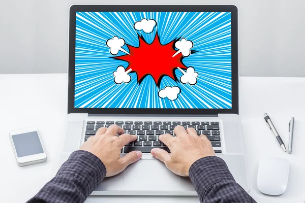 adam el laptop klavye üzerinde çizgi roman boom ekran monitör