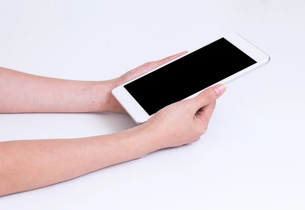 Nők kezében tartja az üres képernyő táblaszámítógép hirdetés — Stock Fotó