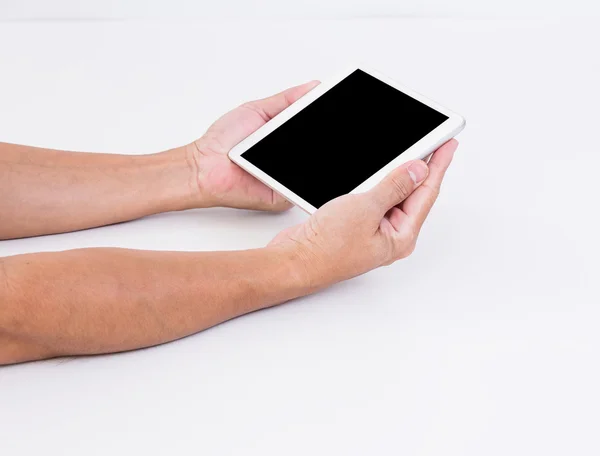 Mãos de homem segurando tablet tela em branco no fundo branco — Fotografia de Stock