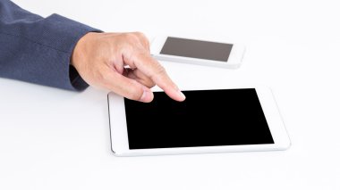 İş adam eli boş ekran tablet bilgisayar dokunmadan